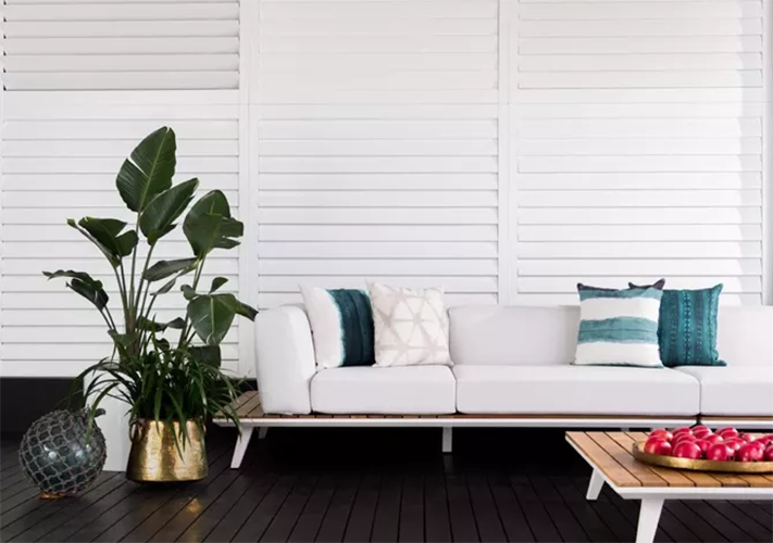 Hoa văn, màu sắc, ghế sofa và thảm cùng tạo nên một thiết kế nội thất hiện đại
