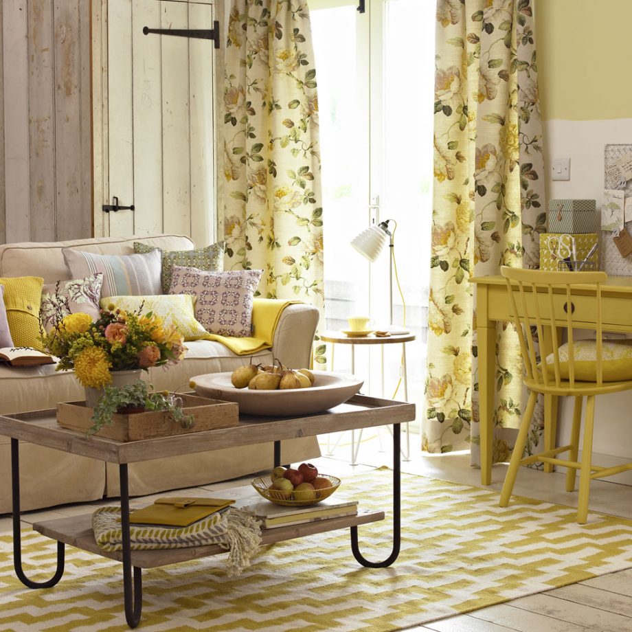 Trang trí không gian phòng khách màu vàng