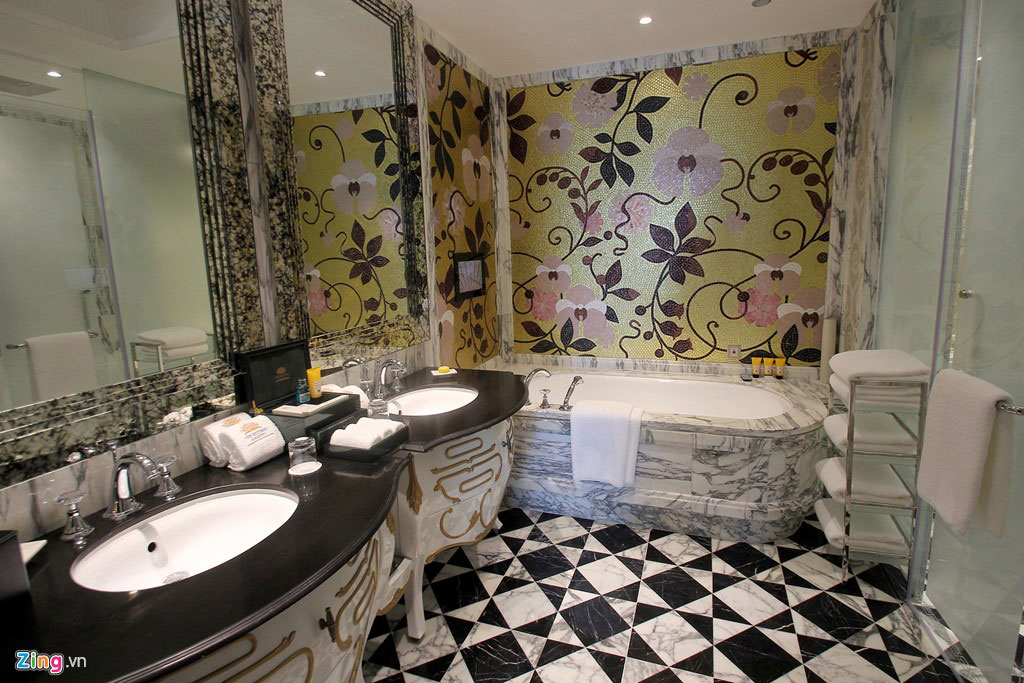 Phòng tắm theo phong cách cổ điển pha trộn hiện đại