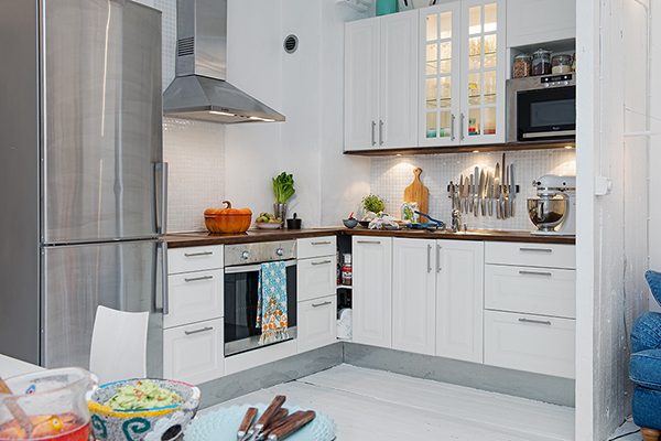 Phòng bếp đơn giản trong nội thất Scandinavia