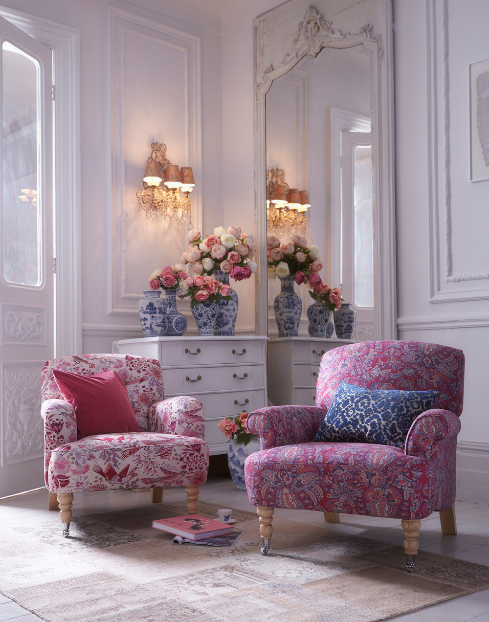 mẫu ghế sofa hoa vintage dành cho nữ gia chủ