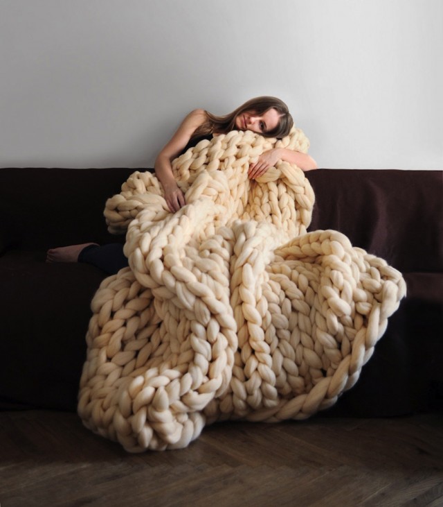Cách làm một chiếc chăn len khổng lồ đơn giản