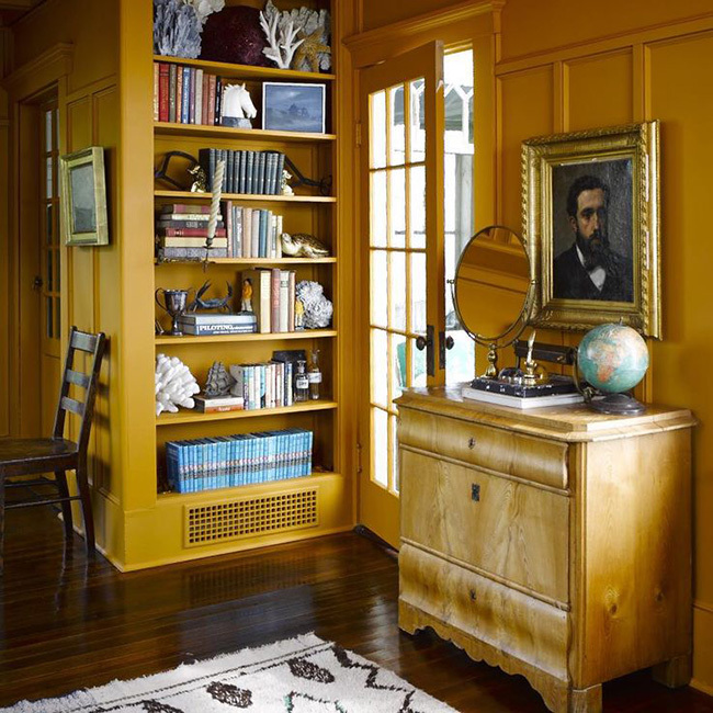 Màu vàng mù tạt cổ điển trong nội thất nhà ở
