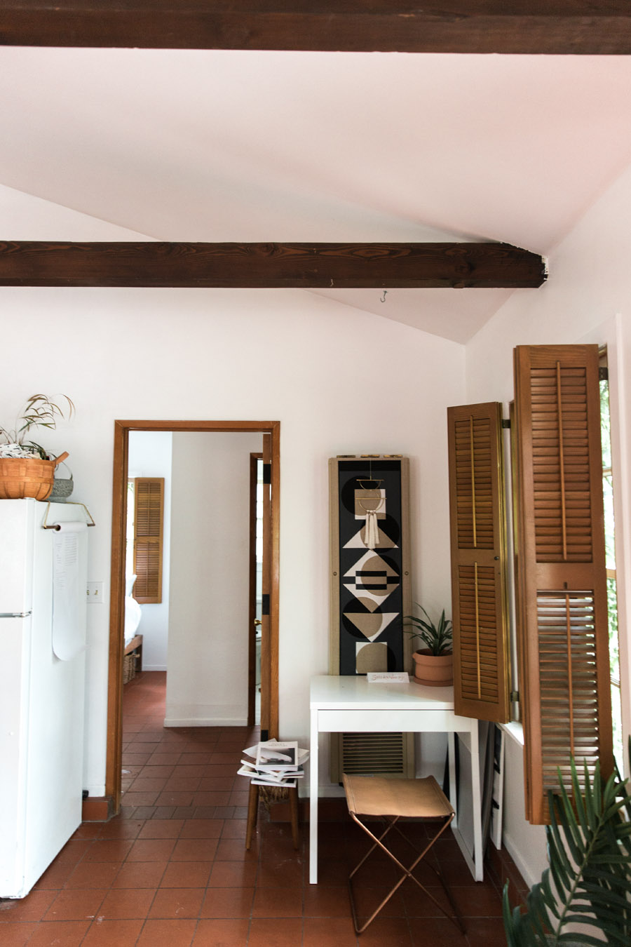 Thiết kế nội thất bằng đồ vật chất liệu gỗ tự nhiên phong cách rustic